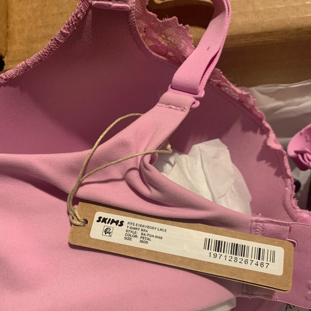 I’m selling 4 Skims bras together as a bundle, all 36DD (36E). Colors as shown. - Picture 14 of 16